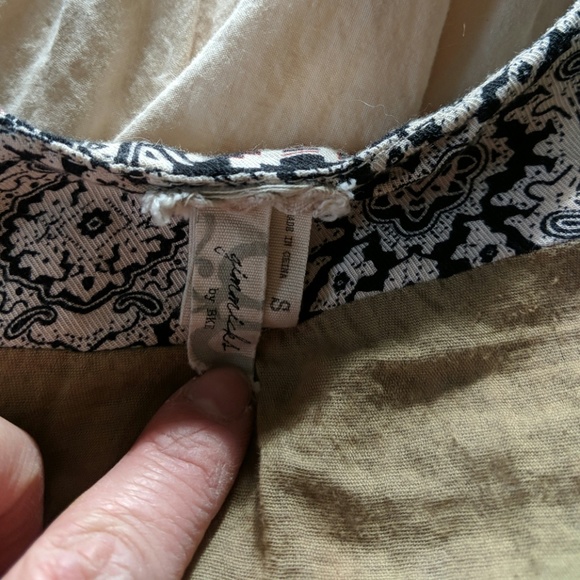 Gorgeous! Gimmicks Fringe Top - Picture 3 of 4